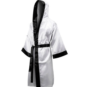 100% poliéster hecho Material de seda bata de boxeo manga larga bordado Logo diseño sublimación bata de boxeo hecho en Sialkot - Product Image 2