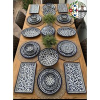Service de table en céramique et porcelaine artisanale Kraft World, pièces personnalisées, peintes à la main, bleu marine et turquoise, écologique