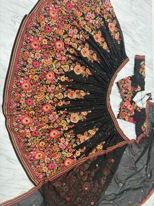 หนังเทียมแบบพรีเมี่ยมประดับด้วยงานปักด้ายหนาที่สวยงามและมีเลื่อมหนาทำงานทั่วทุกมุม - Product Image 5