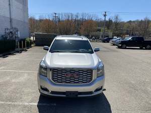 GMC Yukon Denali 4WD 2018 / Disponible à la vente avec faible kilométrage / Moteur essence, véhicule bien entretenu et sans accident - Product Image 4