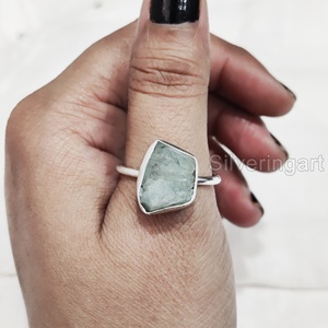 Anillo de Plata de Ley 925 con Piedra Natural de Aguamarina en Bruto para Mujer, Joyería de Piedra Natural, Anillo Liso con Gema Natural, Piedra de Nacimiento de Marzo, Regalo de Navidad - Product Image 4