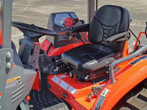 รถตักล้อยาง Kubota M62 ขับเคลื่อนสี่ล้อ ทนทาน ออกแบบมาเพื่อการขุด ตัก ดิน ซ่อมบำรุงทรัพย์สิน การทำงานในฟาร์ม และงานบ้าน - Product Image 2