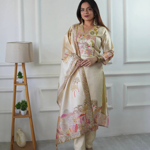 Collection trois pièces, couleur étonnante, meilleure qualité, salwar kameez en soie avec dupatta et broderie, fabricant d'Inde - Product Image 1