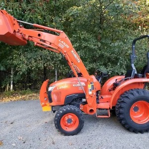 Tracteur agricole 4x4 avec cabine climatisée, 75 CV, automatique, livraison rapide, moteur fiable, pompe, taille mini, polyvalent pour l'agriculture - Boîte de vitesses essentielle - Product Image 1