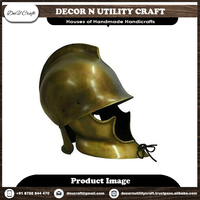 Décor gravé de casques en laiton en acier de style vintage fabriqués à la main pour les collections médiévales Ajoutez une élégance intemporelle à votre espace