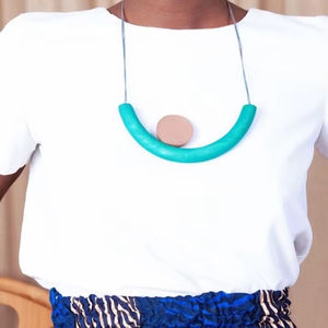 Último collar clásico de resina para mujer, respetuoso con el medio ambiente, diseño de amor para accesorios y ropa artesanal - Product Image 2