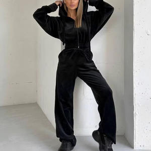 Vêtements de mode d'hiver pour femmes Ensemble de survêtement de couleur unie respirant et léger Fabriqué au Pakistan avec logo - Product Image 2