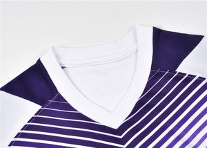 Designs personnalisés de haute qualité Vêtements de football pour hommes Ensembles de maillots et d'uniformes de football en polyester respirant Styles unis personnalisés - Product Image 3