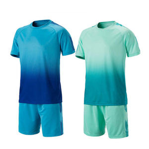 Ensemble de maillots de football personnalisés pour enfants, respirant, en polyester 320g, t-shirt de football à rayures, vente en gros, vêtements d'équipe - Product Image 1