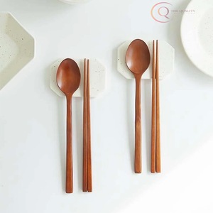Ensemble de couverts en bois durable, design moderne, vaisselle en bois naturel - Product Image 6