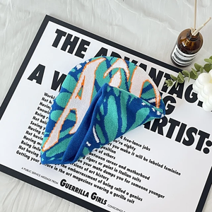 Bonnet de ski d'hiver en tricot uni unisexe de haute qualité Bonnet Hip Hop à fleurs imprimé sur les deux côtés Vente en gros Étiquette tissée personnalisée - Product Image 6