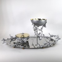 Brûleur de Bakhoor d'encens en métal robuste d'aspect attrayant de couleur rouge avec plateau et poignées polis brillants argentés pour une meilleure prise en main