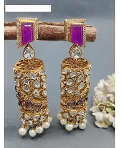 Boucles d'oreilles Festival Ready Kundan Jhumka avec touche dorée conçues pour les tenues de fête traditionnelles d'Inde - Product Image 5