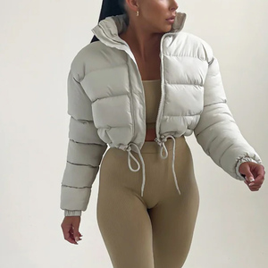 Veste en duvet à col montant pour femmes Manteau bouffant en oie de style court ODM Streetwear sur mesure Veste à bulles recadrée - Product Image 1