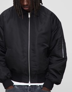 Veste universitaire classique à manches longues en satin uni teint, logo personnalisé, fermeture éclair surdimensionnée, veste de baseball réversible - Product Image 5