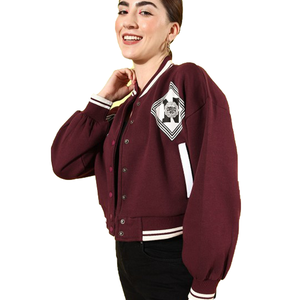 Vestes d'université de baseball de style sportif court et court pour femmes avec des couleurs et des logos personnalisés Veste d'université chaude Letterman pour unisexe - Product Image 2