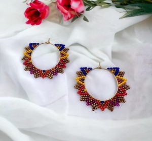 Pendientes de Aro Boho Multicolor de Alta Calidad con Cuentas, Pendientes Boho con Flecos de Cuentas, Pendientes con Plumas y Cuentas - Product Image 1