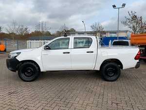 Hilux FWD d'occasion 2022-2023, sièges en cuir blancs, automatique, 5 places, phares LED, régulateur de vitesse, caméra de recul 360°, Japon - Product Image 5