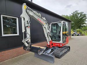Mini-excavatrice Takeuchi TB235-2 d'occasion de haute qualité à prix avantageux, Takeuchi TB235-2 d'occasion de 3,7 tonnes prête à être expédiée - Product Image 2