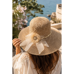 Chapeau de paille souple orné de fleurs et de tulle, style élégant en fourrure de vison - Product Image 1