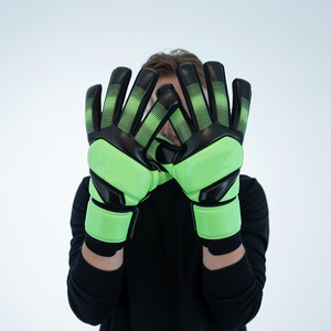 Venta al por mayor mejores guantes de fútbol de látex de portero para entrenar deportes al aire libre guantes de fútbol por fabricante - Product Image 1