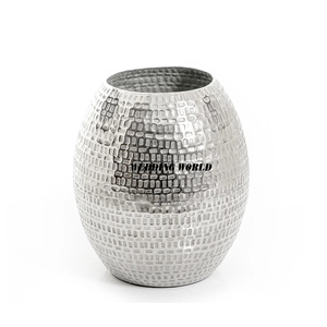 Fournisseur et grossiste de vases à fleurs Pot de fleurs fait main d'excellente qualité Nouveau vase à fleurs de créateur classique et élégant - Product Image 4