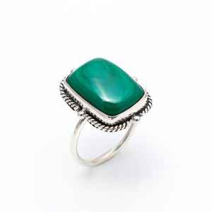 Bague en pierre précieuse malachite verte naturelle Bijoux faits à la main Bague en pierre verte élégante Cadeau unique pour les femmes Bijoux de mode pour elle - Product Image 4