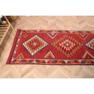 Alfombra Vintage Herki, Alfombra Turca de 2.8x11.7 pies, Alfombra de Lana con Estampado Animal Rojo - Product Image 4