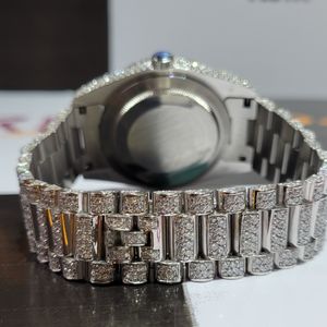 Montre diamant de luxe Ultimate pour hommes Boîtier complet en diamant Calendrier et cadran élégant en nacre Montre en diamant exclusive pour hommes - Product Image 4