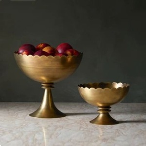 Bol de présentation sur pied en or champagne pour table à manger, centre de table décoratif, bol à fruits avec bordure perlée pour la décoration de table à manger - Product Image 3