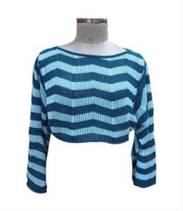 Top court en tricot tendance et décontracté à motif chevron signature, avec manches longues larges, double couleur, mini pull rayé en tricot - Product Image 2