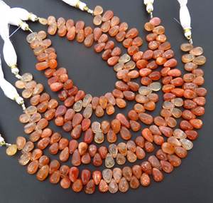 ลูกปัดพลอยซันสโตนสีส้มประกายรุ้ง ขนาด 7-10 มม. ความยาว 9 นิ้ว ลูกปัดพลอยซันสโตนแอฟริกาทรงลูกแพร์ ขัดเงาเรียบ สำหรับทำเครื่องประดับ - Product Image 2