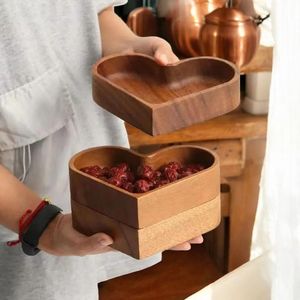 Bol en bois en forme de cœur écologique, bol de service en bois massif naturel pour la maison et les restaurants - Product Image 5