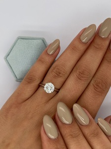 Bague de fiançailles en or blanc 14 carats 2 carats IGI CERTIFIED E VS1 Round Brilliant Excellent Cut Lab Diamond Solitaire pour elle - Product Image 3