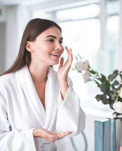 Blanchiment de la peau de qualité cosmétique Beurre Phulwara Crème de soin du corps de bonne qualité Lotion OEM Exportation depuis l'Inde Conçu pour les femmes - Product Image 4