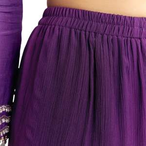 Ensemble Kurta en soie Dola violet avec Zardosi et tour de cou Dupatta pour réception de fête de mariage et occasions culturelles traditionnelles - Product Image 6