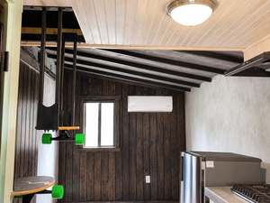 Casa Pequeña Autónoma Única con Energía Solar, Bañera y Terraza - Product Image 3