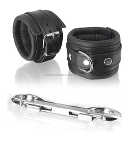 Vente en gros d'usine : Menottes de cheville rembourrées de qualité supérieure, noires, accessoires BDSM, équipement en cuir pour bondage, jouets sexuels pour adultes, jouets fétichistes, dispositifs de retenue - Product Image 3