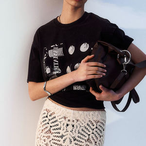 100% algodón camiseta de mujer 180gsm logotipo personalizado impreso camisetas en blanco con botón decoración Puff método de impresión al por mayor - Product Image 3