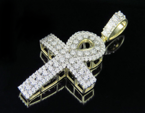 Colgante Unisex de Plata de Ley Chapado en Oro con Símbolo de Cruz Religiosa y Diamantes de Moissanita VVS1-VVS2 de 1 Quilate para Cualquier Ocasión - Product Image 2