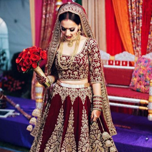 ชุดเจ้าสาวอินเดีย/ปากีสถาน KOTI & LEHENGA แต่งตัวบนผ้ากำมะหยี่ประดับประดาด้วย DABKA,ลูกปัดแก้วหินทำงานสำหรับงานแต่งงาน @ 2022 - Product Image 1