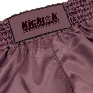 Shorts de kickboxing à coupe flexible avec tissu doux, design large, logo frontal, respirant et léger pour un confort d'entraînement amélioré - Product Image 6