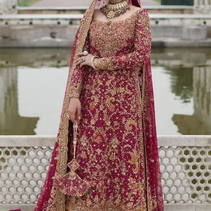 2023 hermoso vestido nupcial Dabka bordado trabajo largo Kurta Lehenga adornado con cuentas de cristal hecho de algodón de seda - Product Image 1