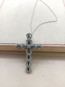 JEWELSPAARK Collier Pendentif Unisexe Chrétien Religieux en Argent Sterling avec Croix et Diamants Blancs et Bleus Naturels Ronds et Baguettes de 1,03 Ct - Product Image 4