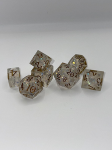 Ensemble de dés de luxe en résine transparente, faits à la main et durables |   Dés polyédriques à bords vifs et pailletés de forme personnalisée pour D&D RPG Tabletop - Product Image 5