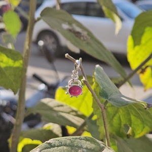 Pendentif à breloque de Noël de créateur Petit argent sterling avec bijoux de style religieux infusés de rubis pour la fête - Product Image 3