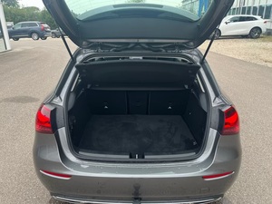 MERCEDES-BENZ A 200 USATA 2024 Euro6e 4 Cilindri Benzina 163CV Trasmissione Automatica Guida a Sinistra - Product Image 6