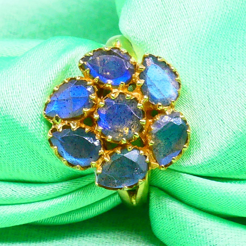 สีเหลือง