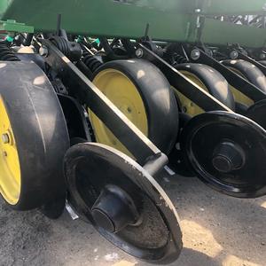 Tractor de Ruedas John Deere X750 Usado, 20 HP, Motor en Excelentes Condiciones para Agricultura con Bomba y Caja de Cambios - Product Image 5