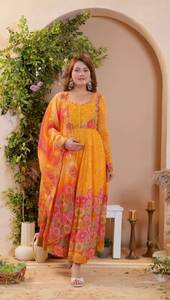 Salwar Kameez traditionnel léger et doux à motifs floraux, imprimé culturel occidental, couleur jaune, col rond, long Tebbi Orgenza - Product Image 2